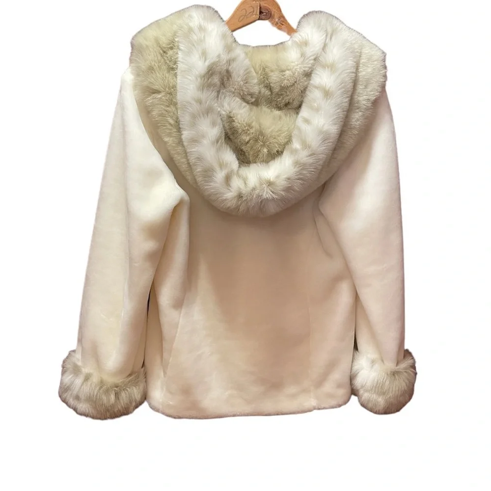 Terry Lewis Luxury Designs‎ Faux Fur Coat